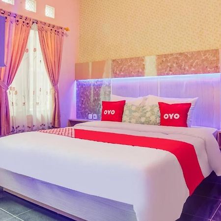 Oyo 3831 Pelangi Residence Syariah Solo Dış mekan fotoğraf