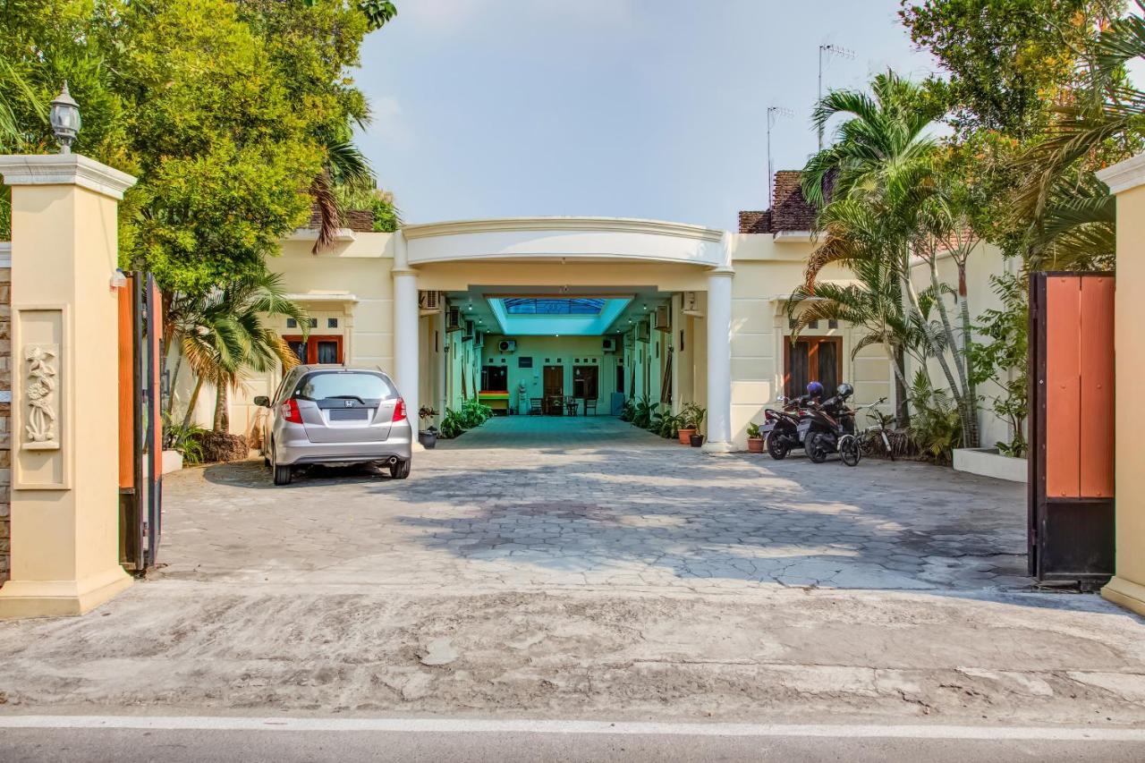 Oyo 3831 Pelangi Residence Syariah Solo Dış mekan fotoğraf