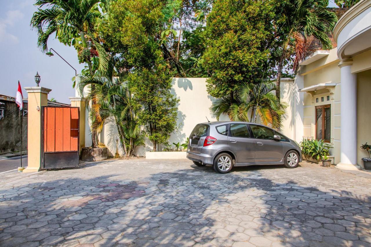 Oyo 3831 Pelangi Residence Syariah Solo Dış mekan fotoğraf