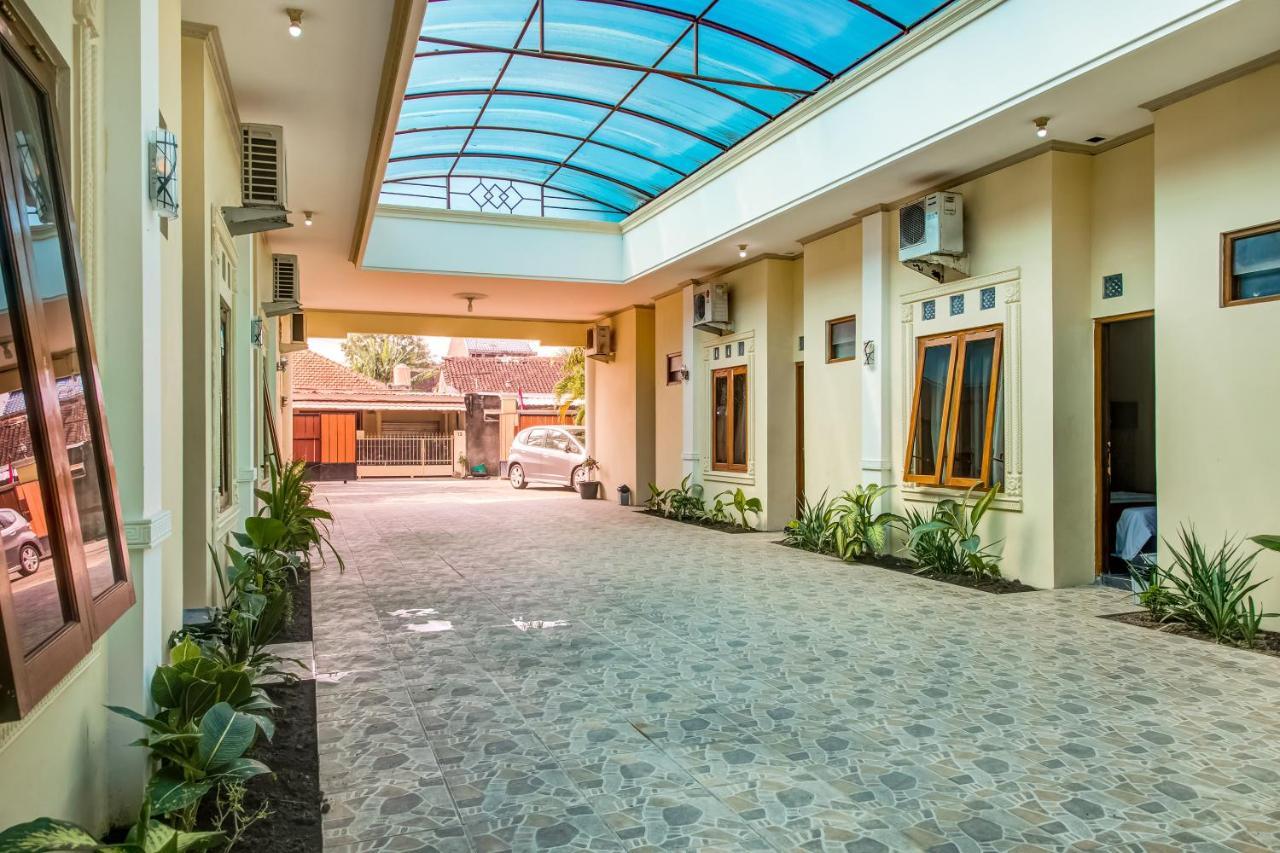 Oyo 3831 Pelangi Residence Syariah Solo Dış mekan fotoğraf