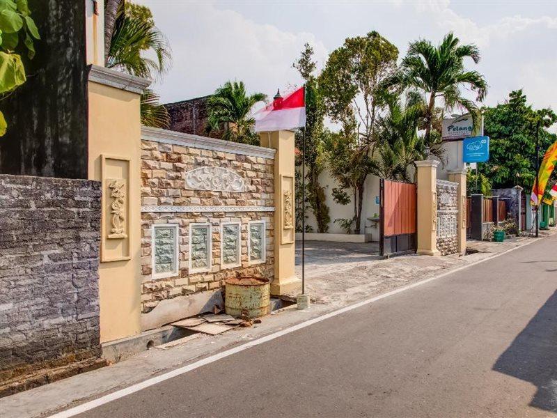 Oyo 3831 Pelangi Residence Syariah Solo Dış mekan fotoğraf