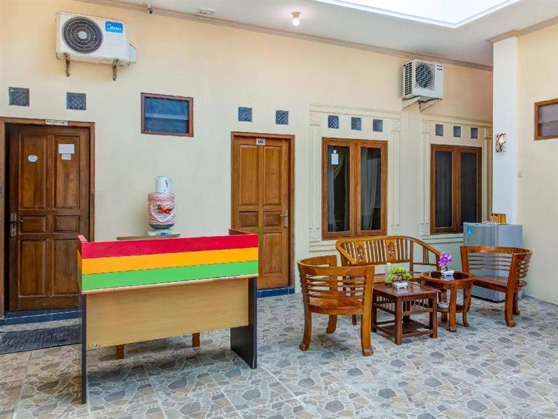 Oyo 3831 Pelangi Residence Syariah Solo Dış mekan fotoğraf